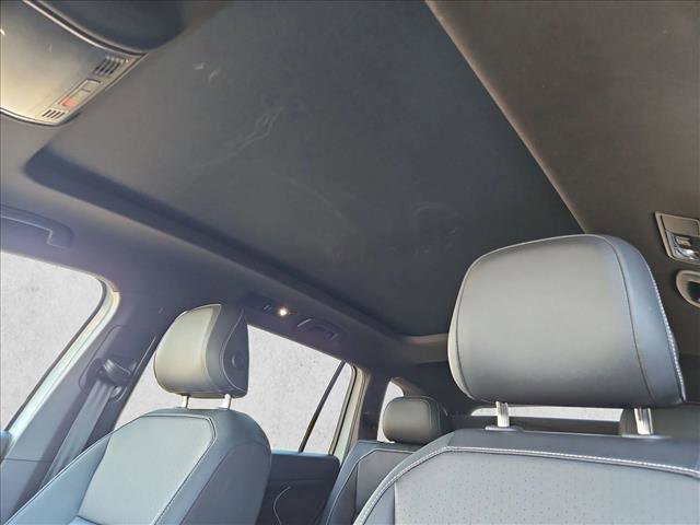 Used 2023 Volkswagen Tiguan SE R-Line image 21