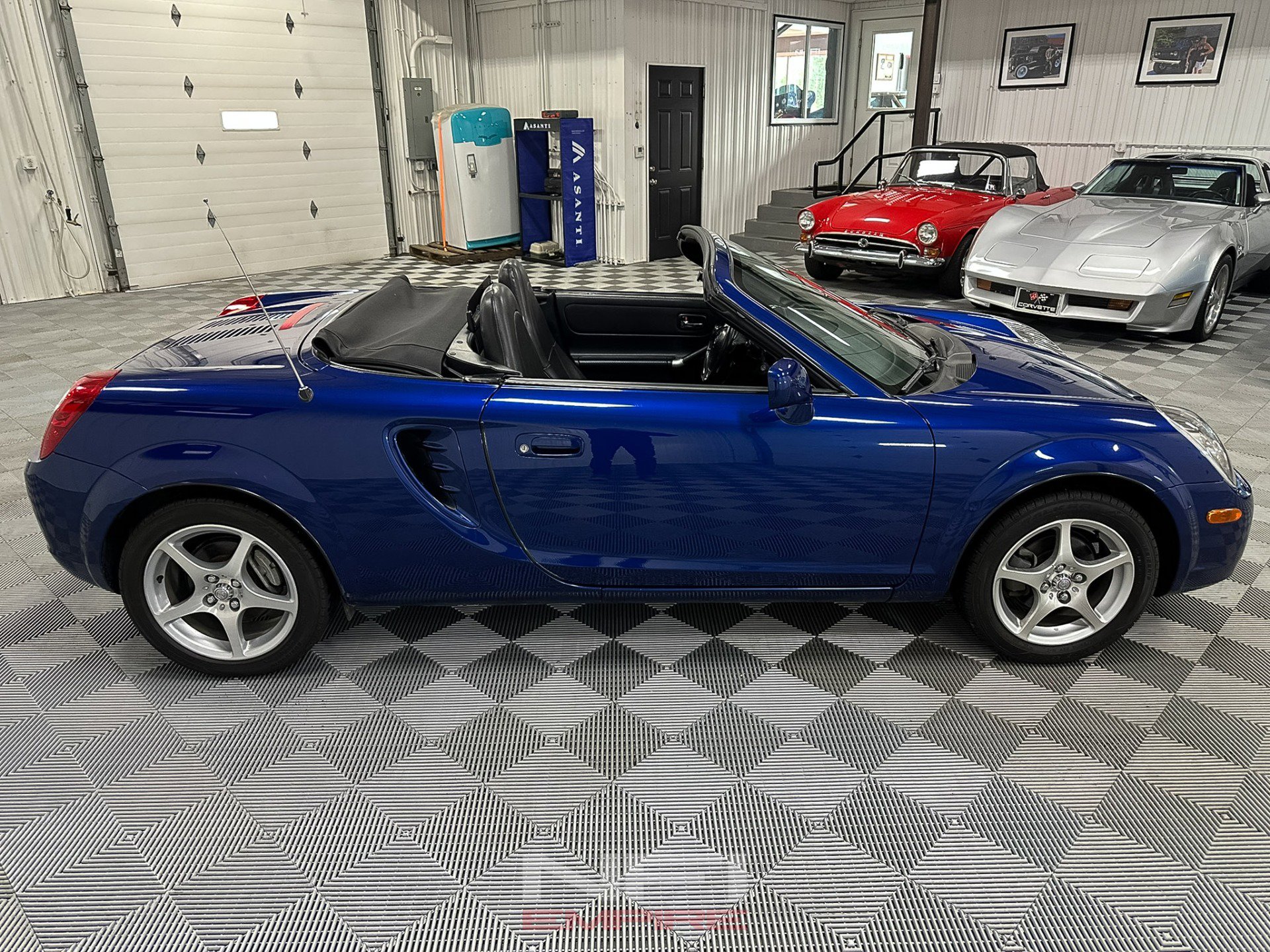 Used 2003 Toyota MR2 image 12