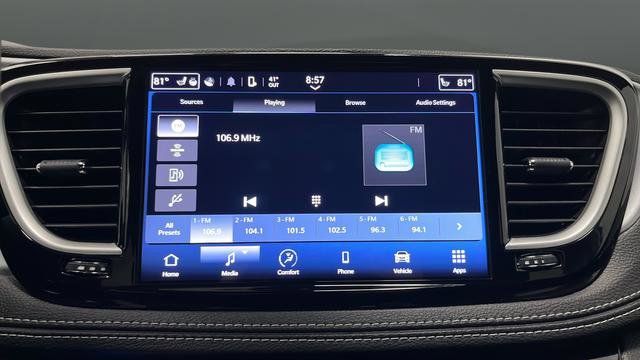 Used 2024 Chrysler Pacifica Touring image 14