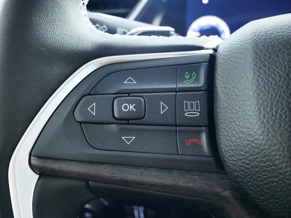 Certified 2024 Jeep Grand Cherokee Limited w/ Black Appearance Package image 40