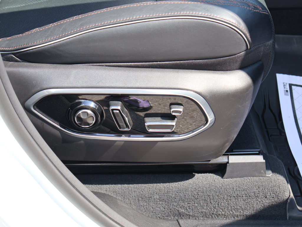 Used 2024 Jeep Grand Cherokee L Summit AWD/4WD image 9
