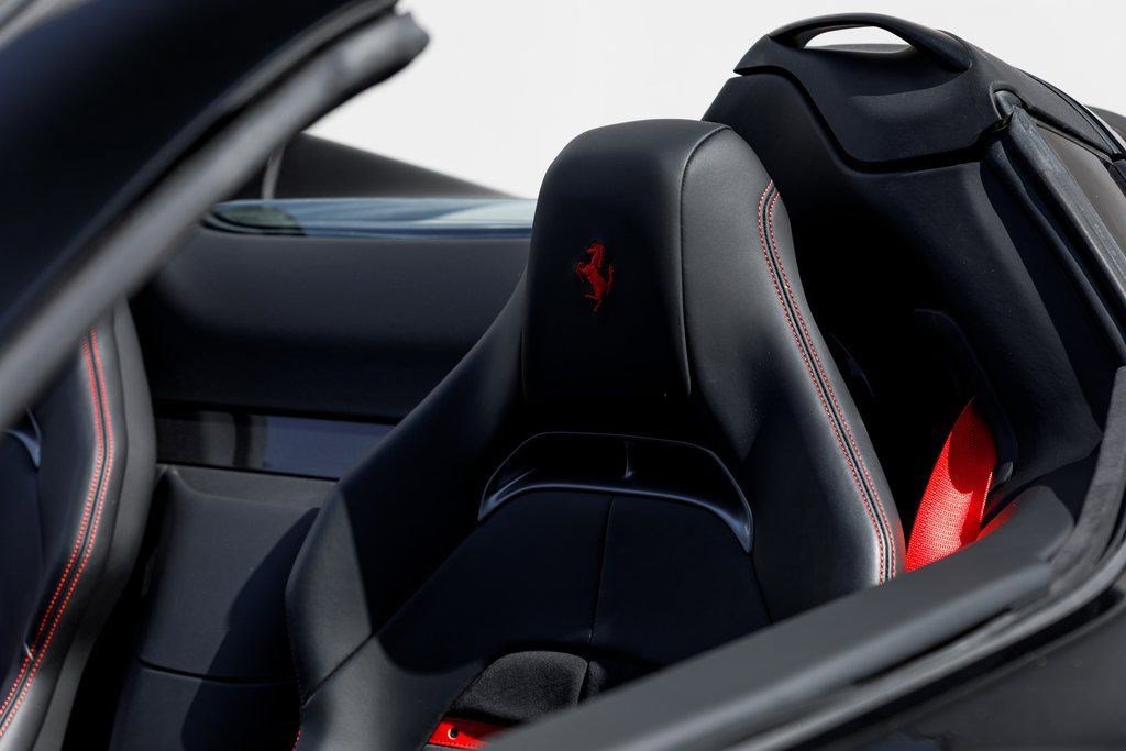Used 2022 Ferrari SF90 Spider image 11