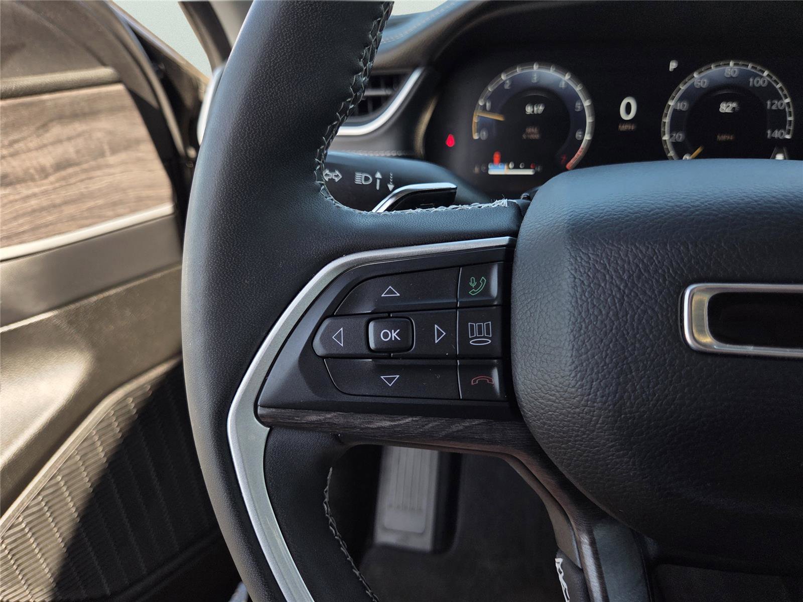 Used 2023 Jeep Grand Cherokee Limited AWD/4WD image 27