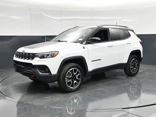 Used 2025 Jeep Compass Trailhawk AWD/4WD image 3