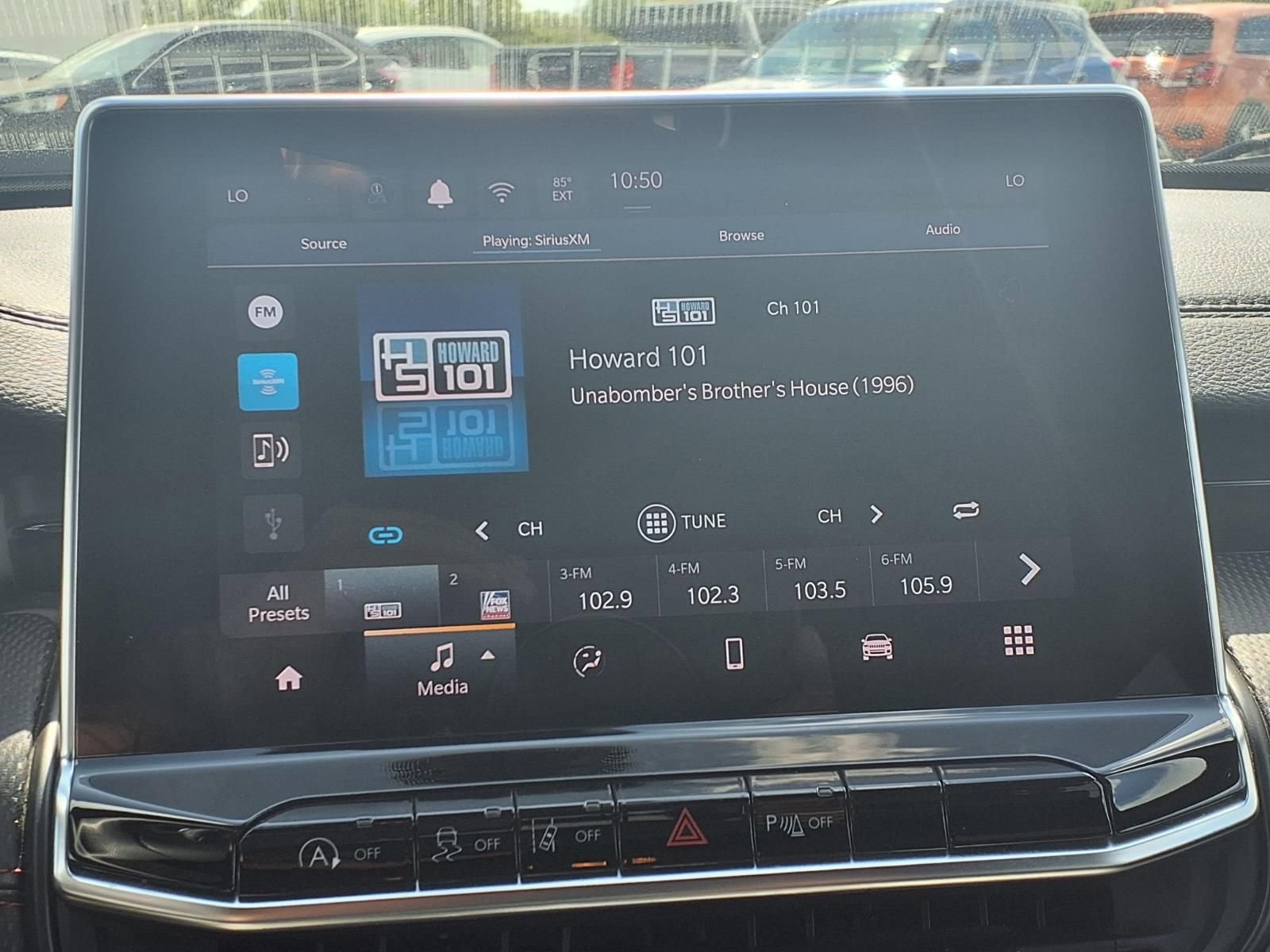 Used 2025 Jeep Compass Trailhawk image 5