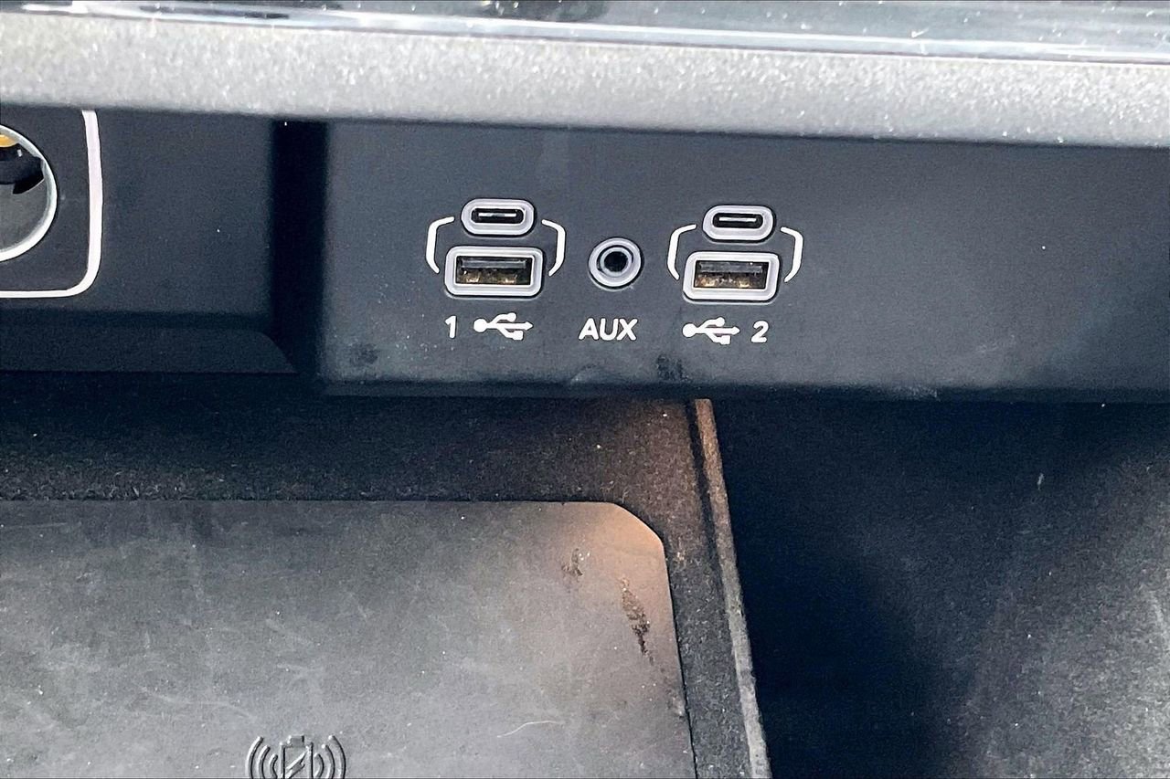 Certified 2024 Jeep Wagoneer Series II w/ Flexible Seating Group AWD/4WD image 18