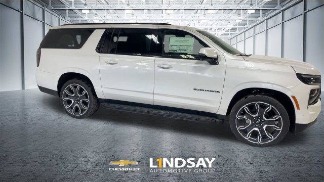 Used 2025 Chevrolet Suburban RST w/ RST Capability Package AWD/4WD image 3