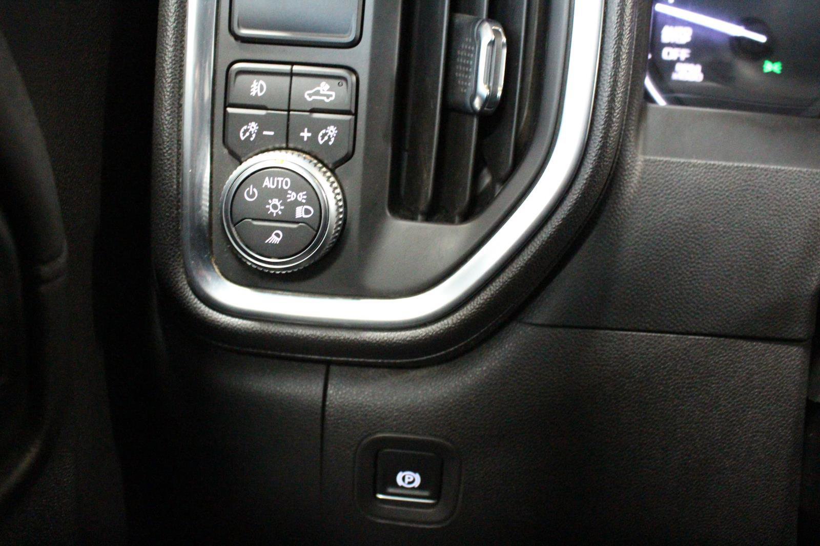 Used 2020 GMC Sierra 1500 SLT w/ SLT Convenience Package image 28