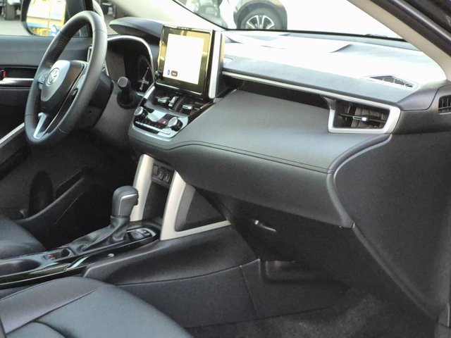 Used 2025 Toyota Corolla Cross XLE image 22