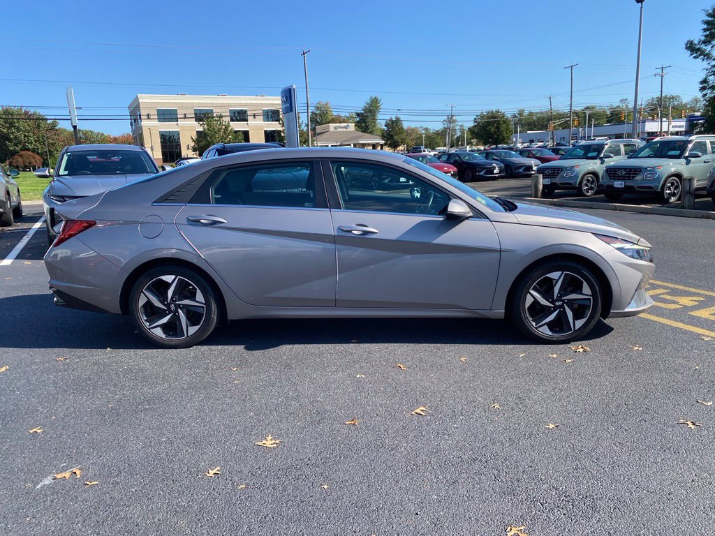 Used 2021 Hyundai Elantra SEL w/ Convenience + Premium Package FWD image 2