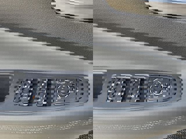 Used 2023 Hyundai Santa Fe Limited image 32