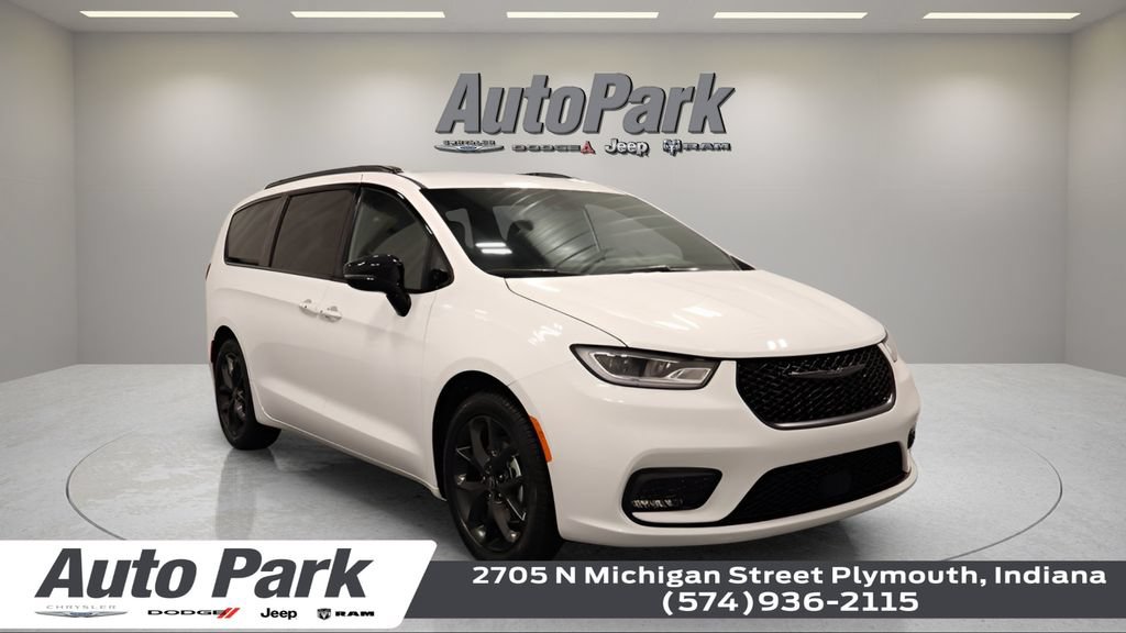 New 2026 Chrysler Pacifica Select w/ S Appearance Package FWD image 1