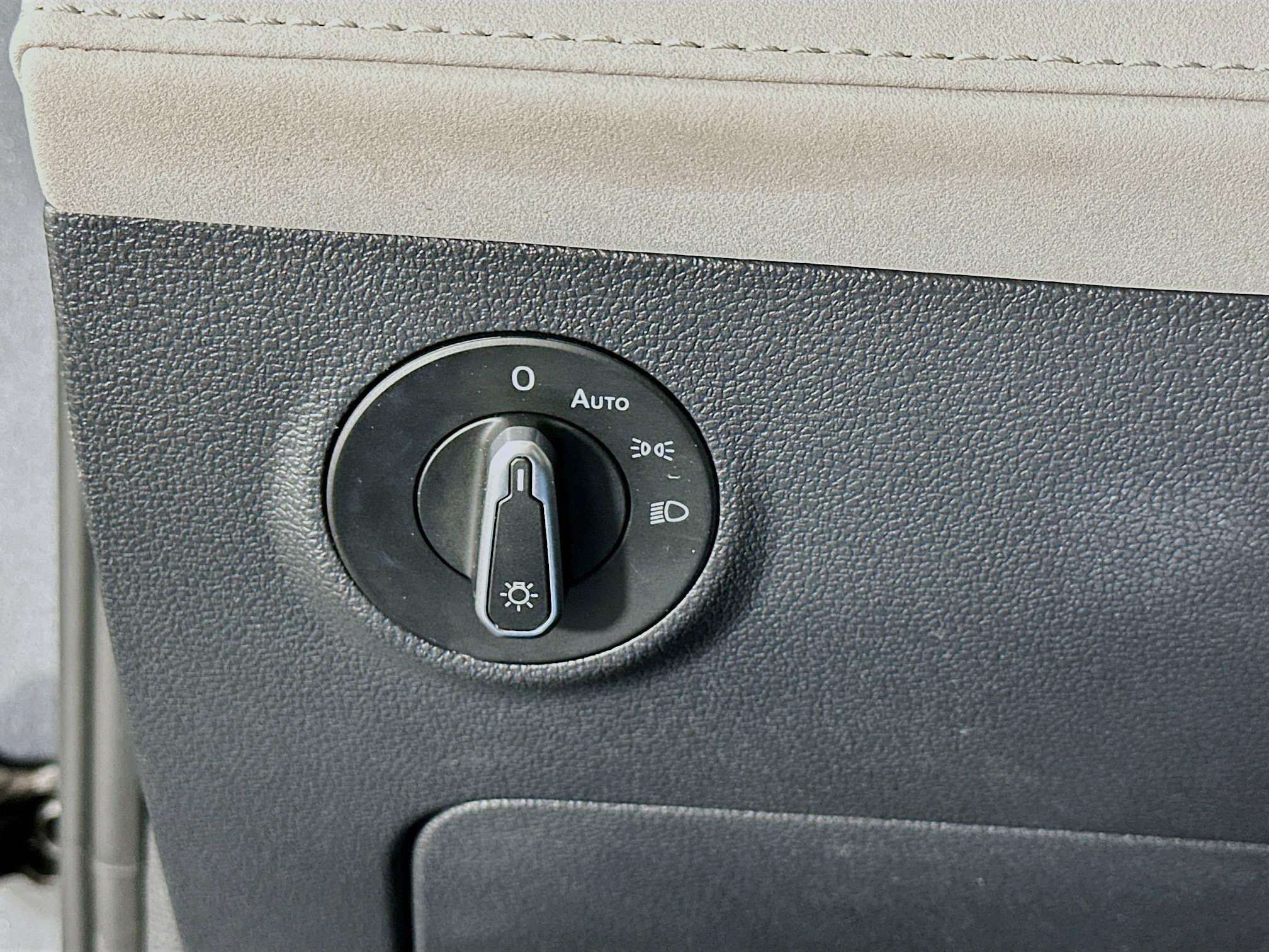 Used 2025 Volkswagen Taos SE image 17