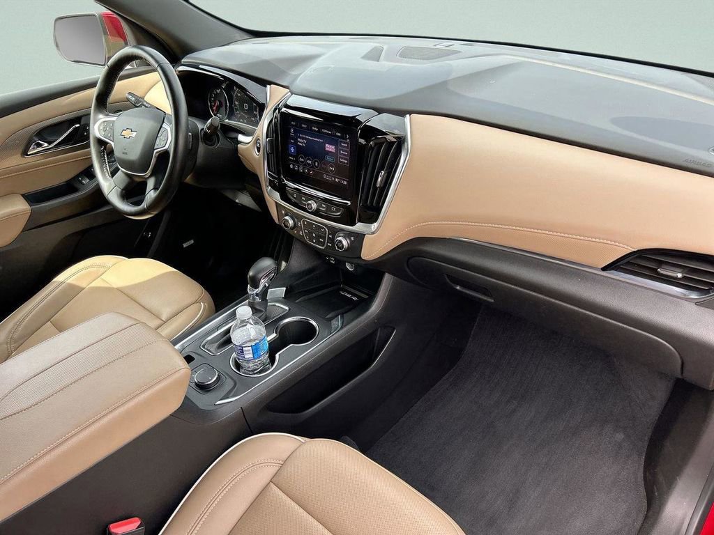 Used 2022 Chevrolet Traverse Premier FWD image 15