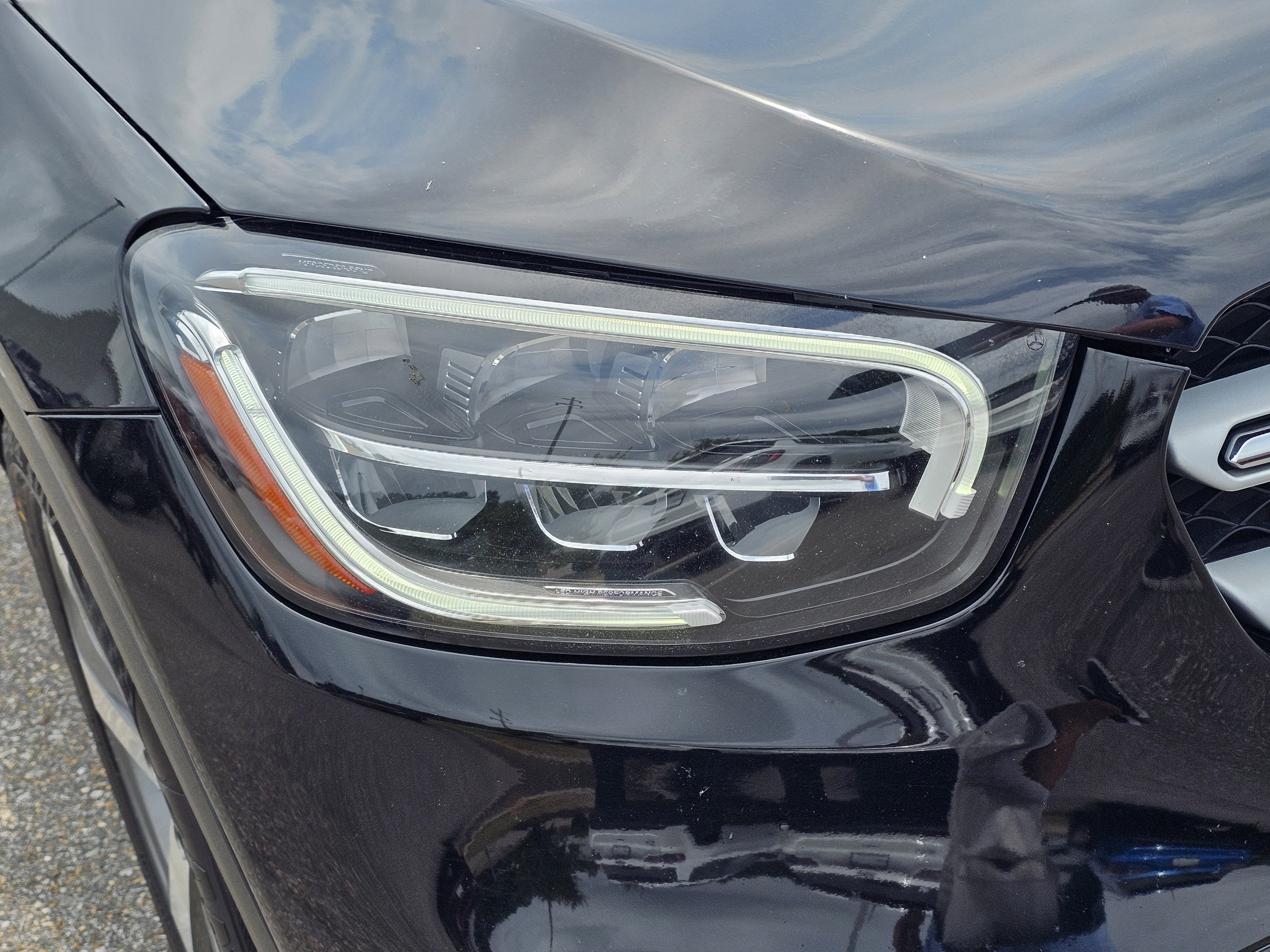 Used 2021 Mercedes-Benz GLC 300 4MATIC image 4
