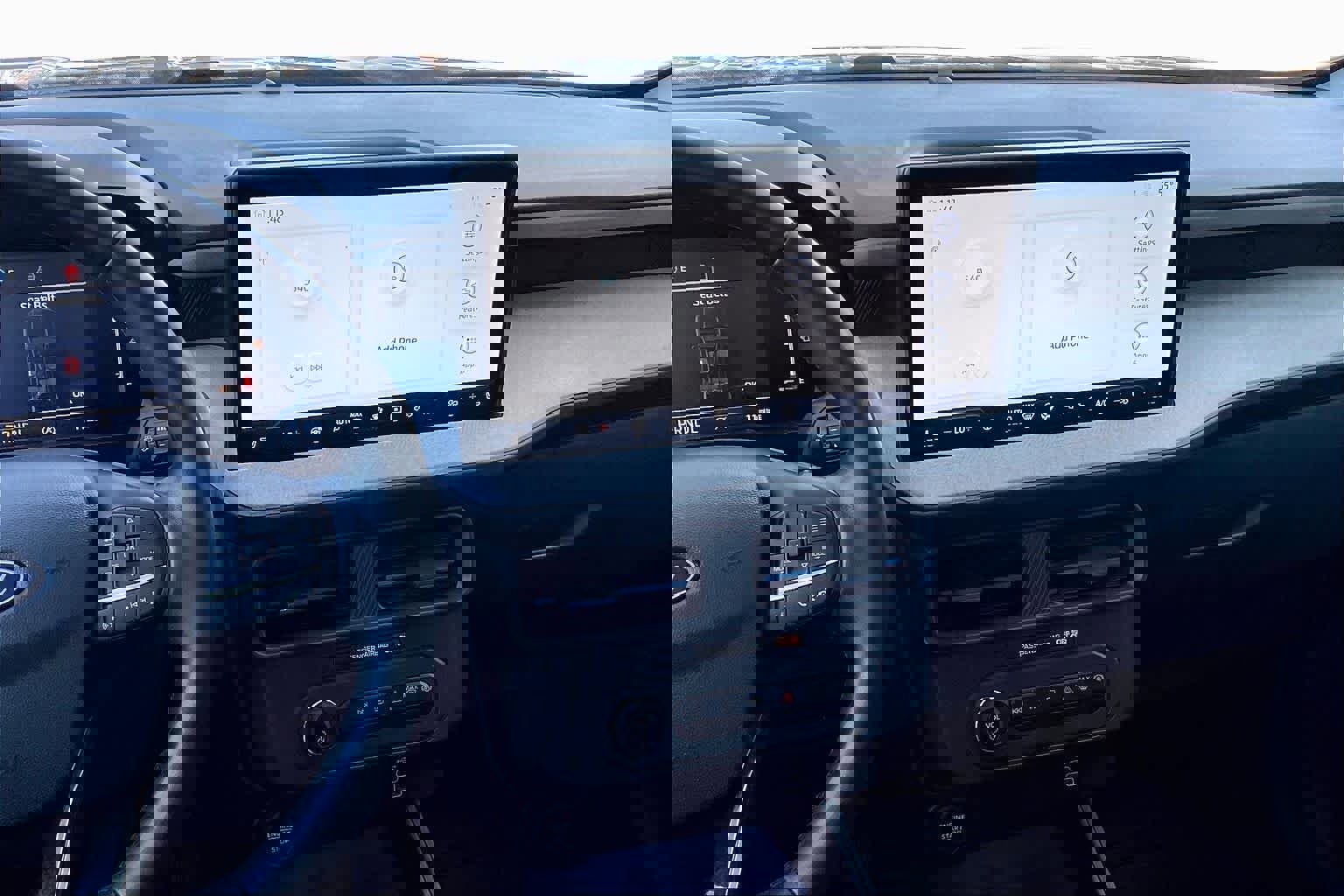 Used 2025 Ford Maverick XLT w/ XLT Luxury Package image 6