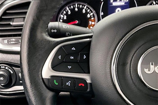 Used 2019 Jeep Renegade Latitude w/ Cold Weather Group image 11