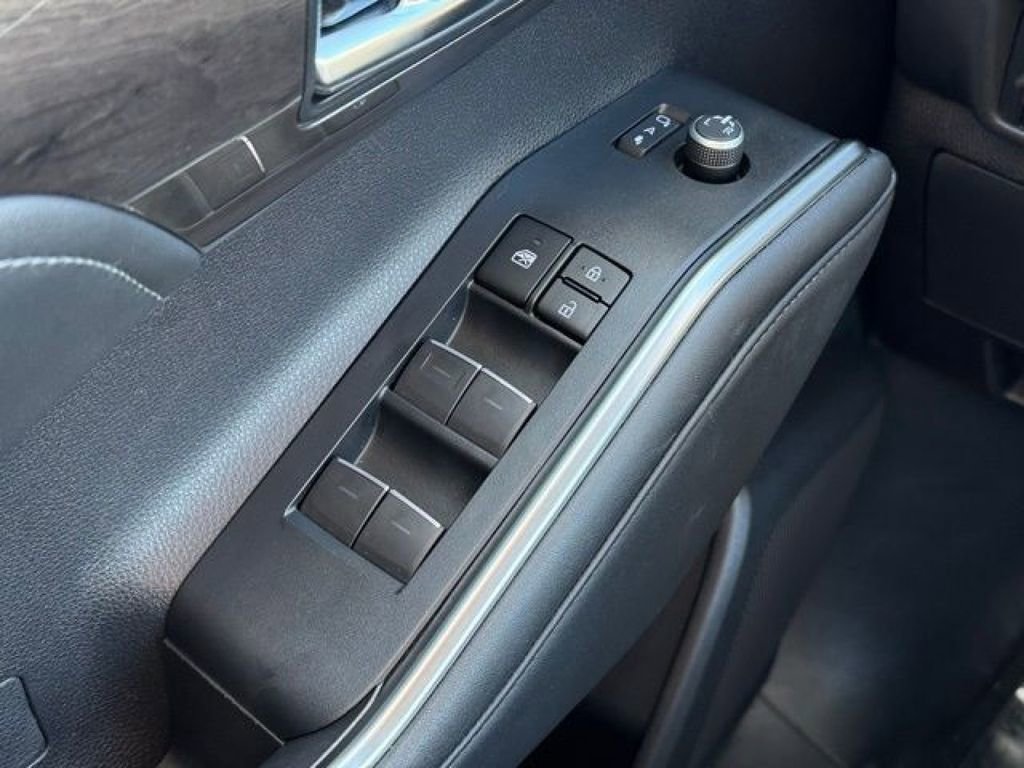 Used 2023 Toyota Highlander Limited AWD/4WD image 35