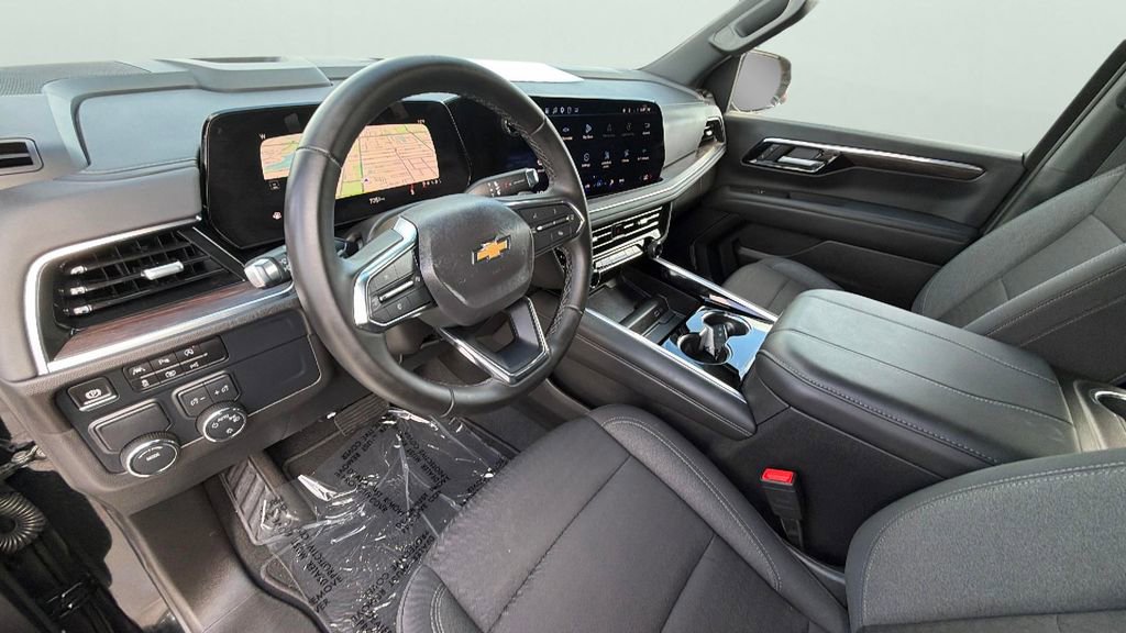 Used 2025 Chevrolet Suburban LS RWD image 18