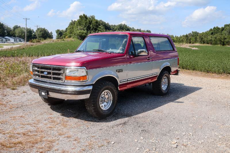 Used 1995 Ford Bronco XLT AWD/4WD image 2
