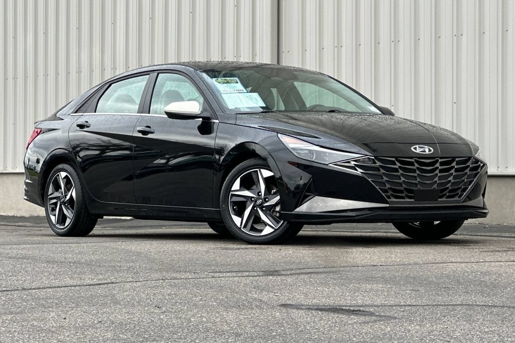 Used 2023 Hyundai Elantra Limited FWD image 2
