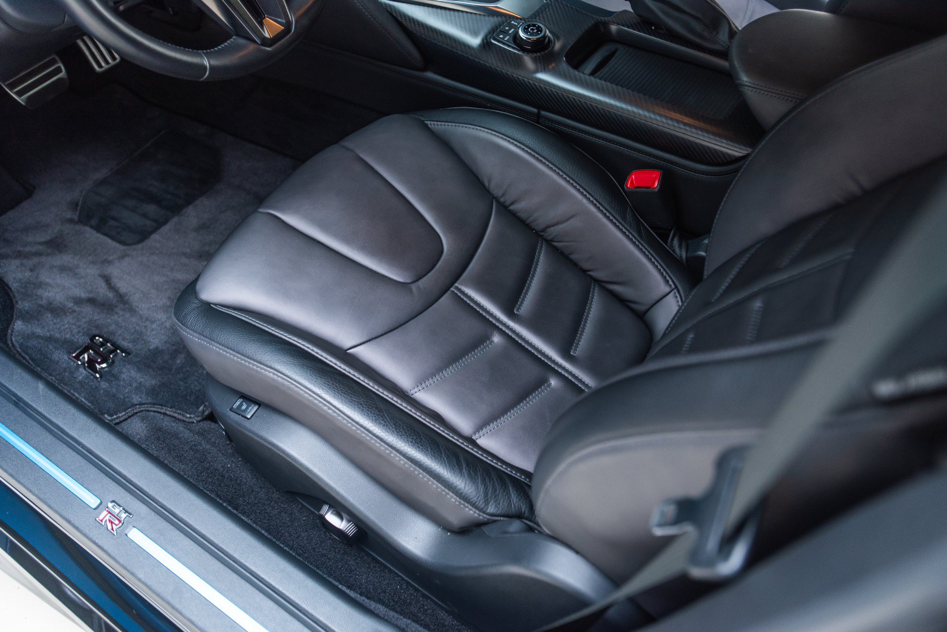 Used 2021 Nissan GT-R Premium AWD/4WD image 30