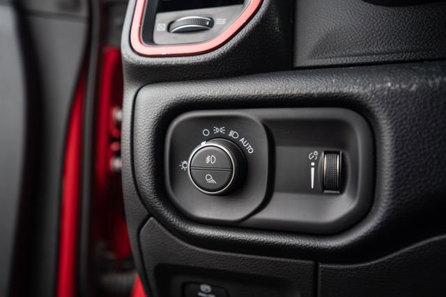 Used 2020 RAM 1500 Rebel image 23