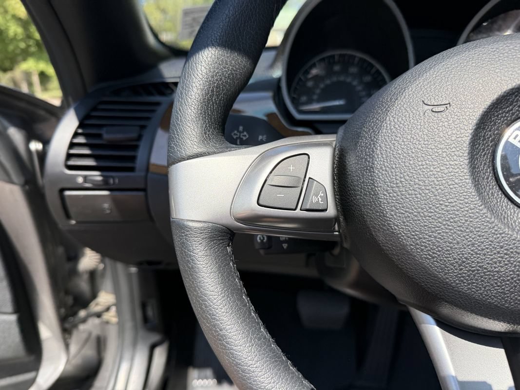 Used 2004 BMW Z4 2.5i RWD image 22