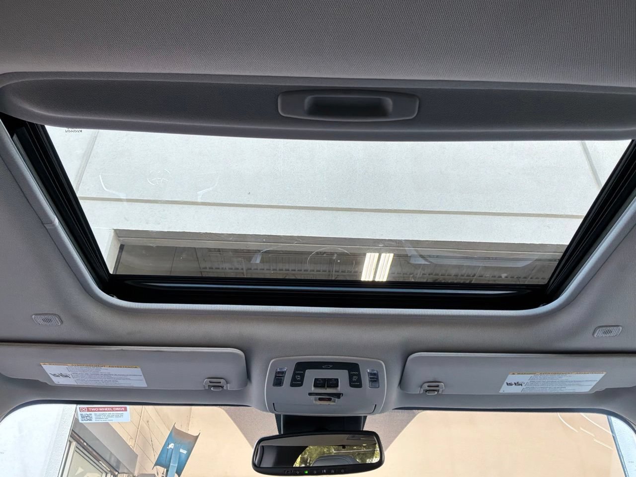Used 2025 Toyota Sienna XLE FWD image 22