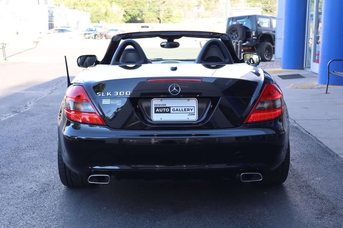 Used 2009 Mercedes-Benz SLK 300 w/ Premium I Pkg image 4
