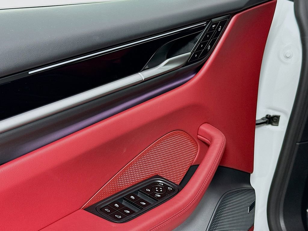 Certified 2025 Porsche Macan Electric image 20