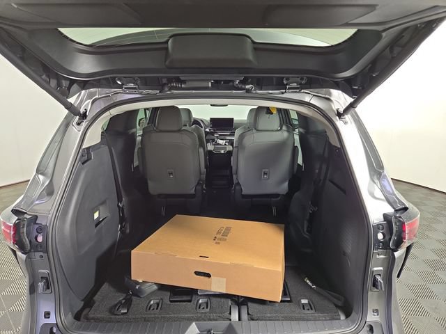 New 2026 Toyota Sienna XLE FWD image 32