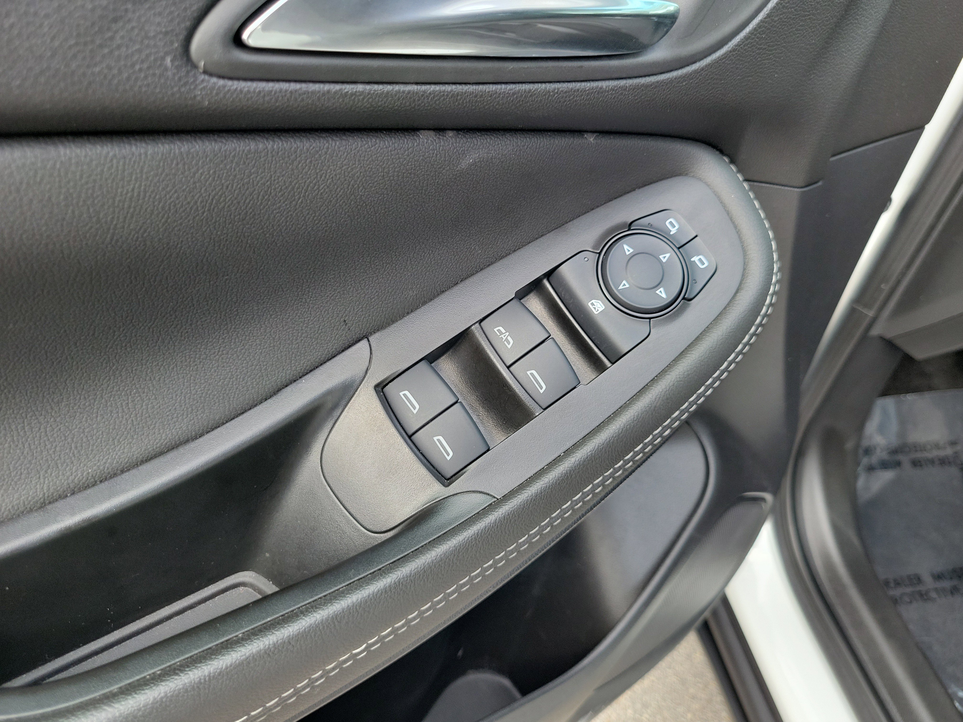 Used 2024 Buick Encore GX Preferred FWD image 23