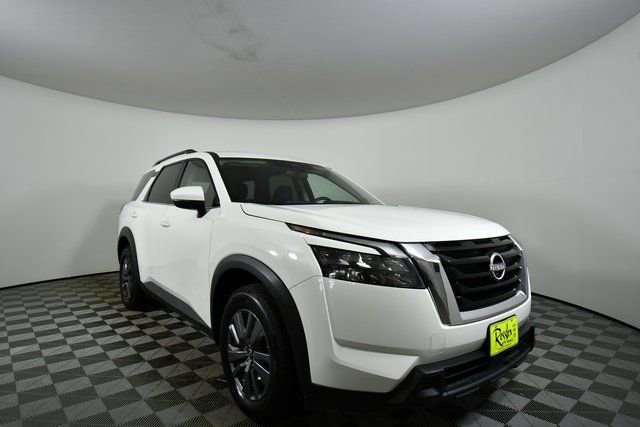 Used 2024 Nissan Pathfinder SV image 8