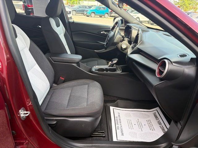 Used 2024 Chevrolet Trax RS w/ Driver Confidence Package FWD image 20