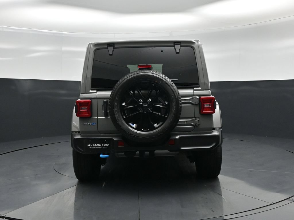 Used 2023 Jeep Wrangler Unlimited Sahara w/ Cold Weather Group AWD/4WD image 25