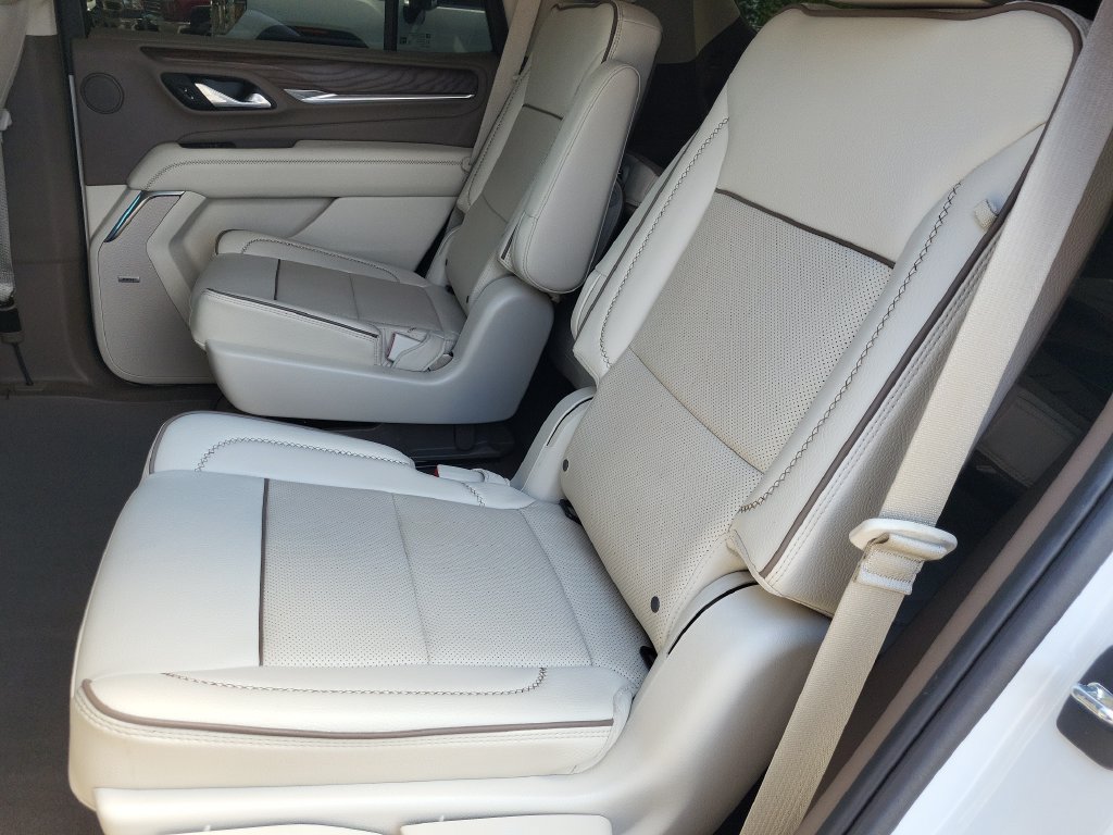 Used 2023 GMC Yukon Denali w/ Advanced Technology Package AWD/4WD image 15