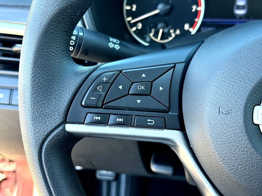 Used 2025 Nissan Altima 2.5 SV image 16