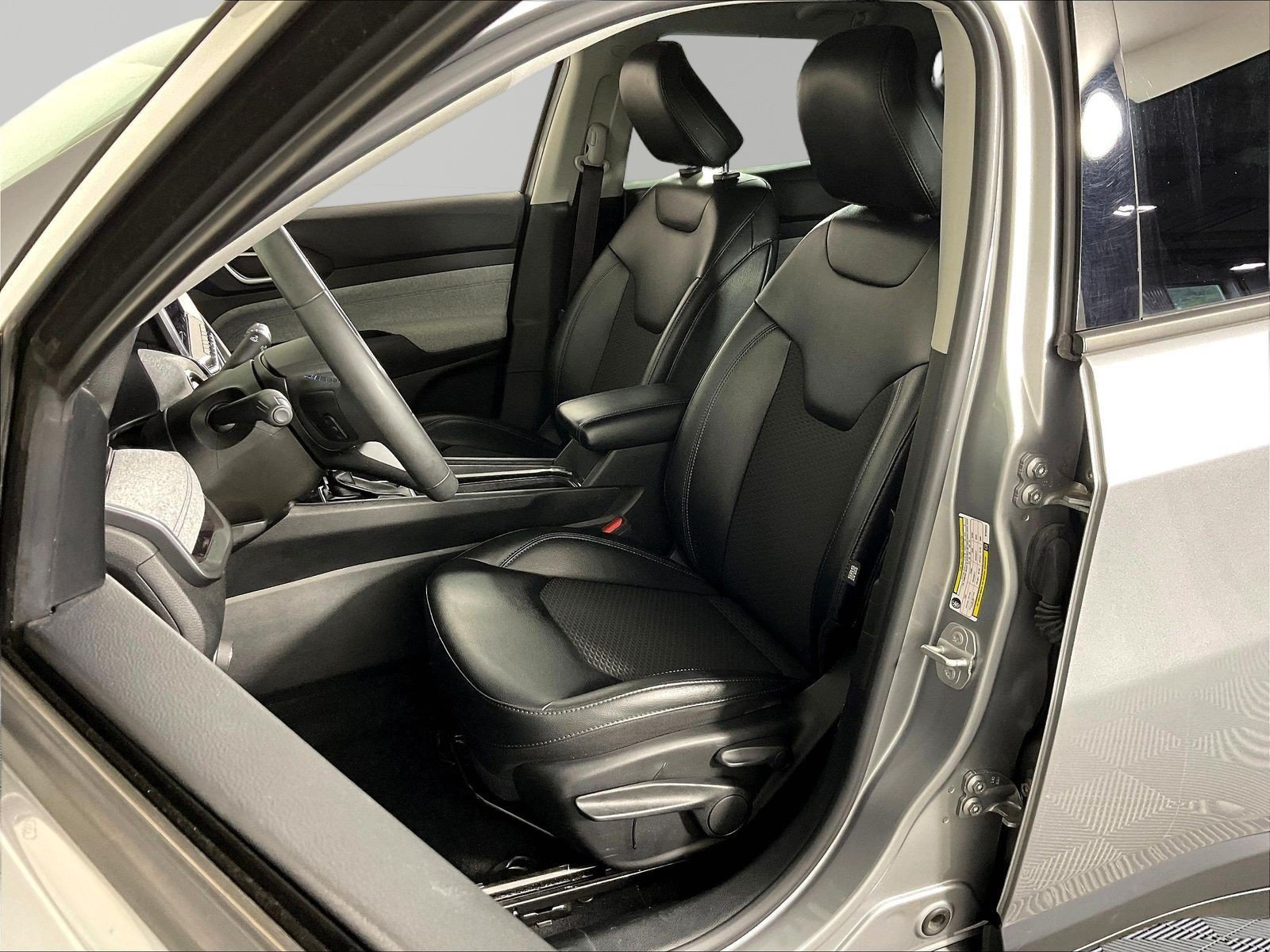 Used 2022 Jeep Compass Latitude FWD image 22