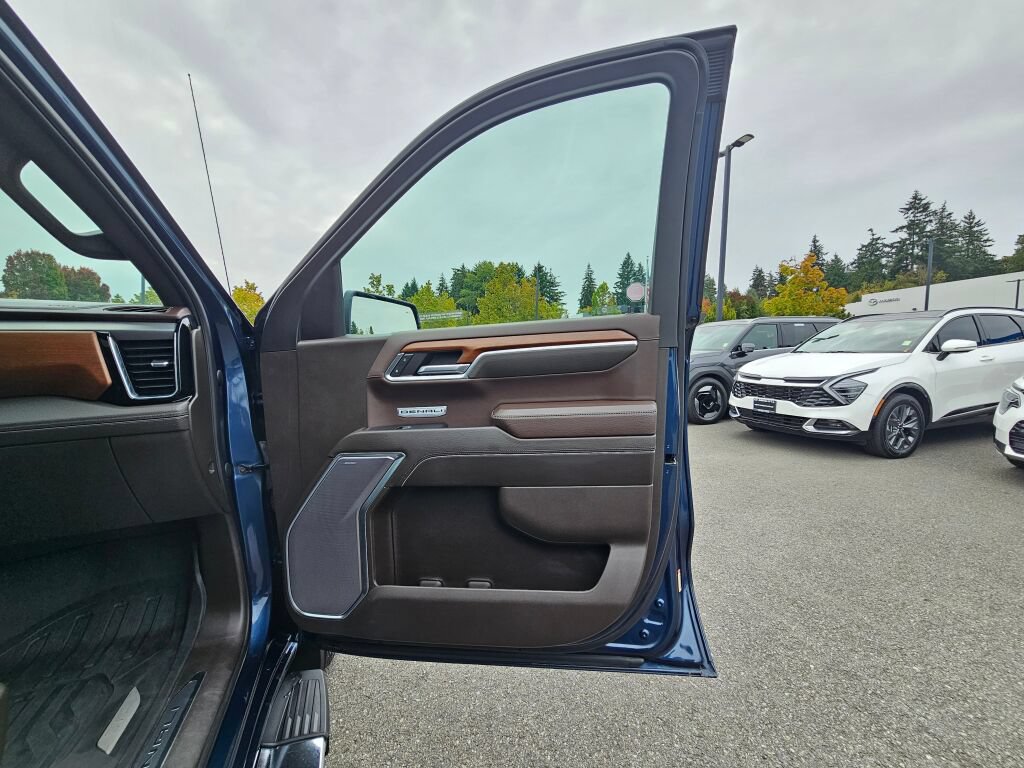 Used 2023 GMC Sierra 1500 Denali w/ Technology Package AWD/4WD image 32