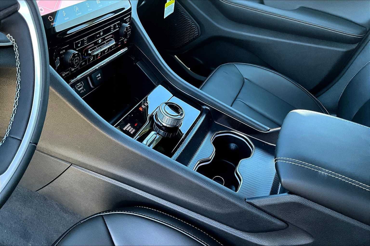 New 2025 Jeep Grand Cherokee L Limited w/ Black Appearance Package image 8