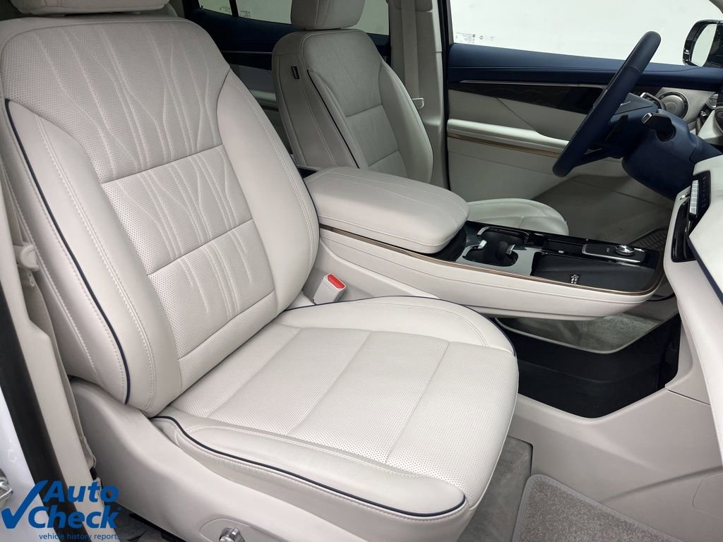 Used 2025 Buick Enclave Avenir image 25