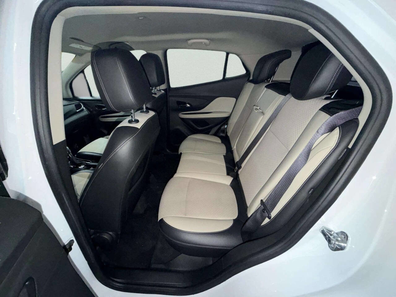 Used 2018 Buick Encore Preferred image 19