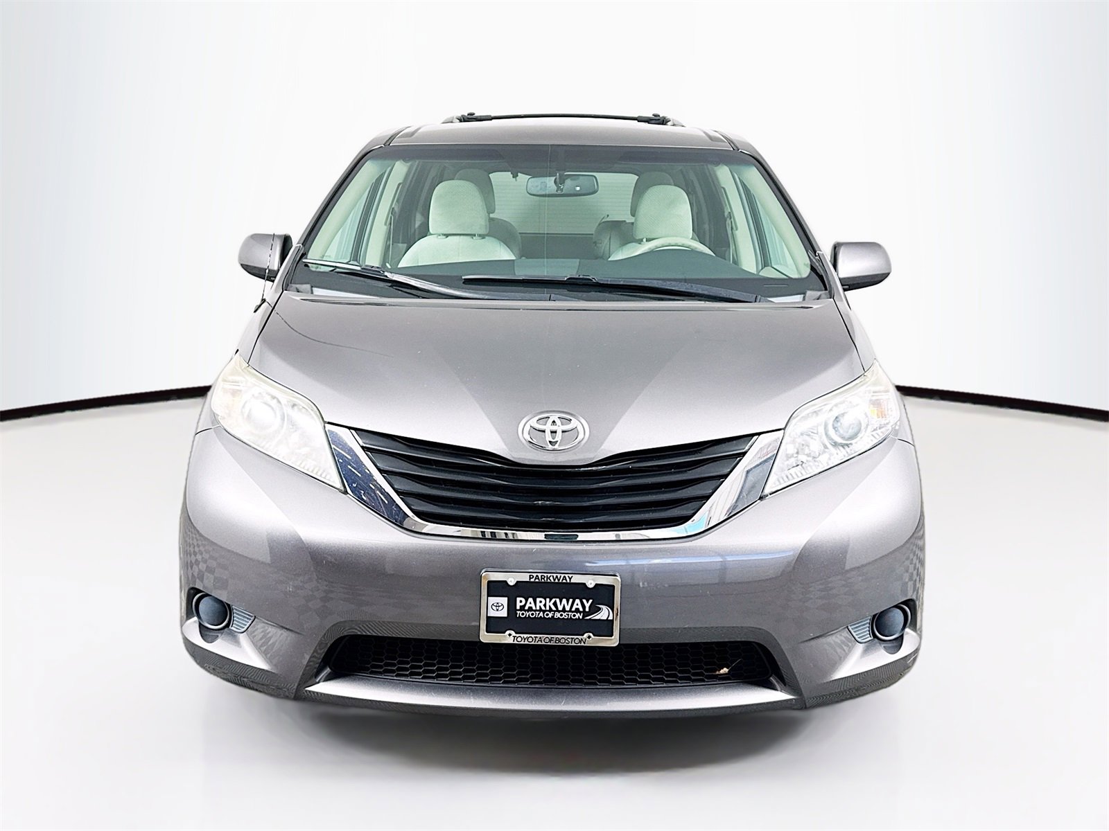 Used 2011 Toyota Sienna LE image 2