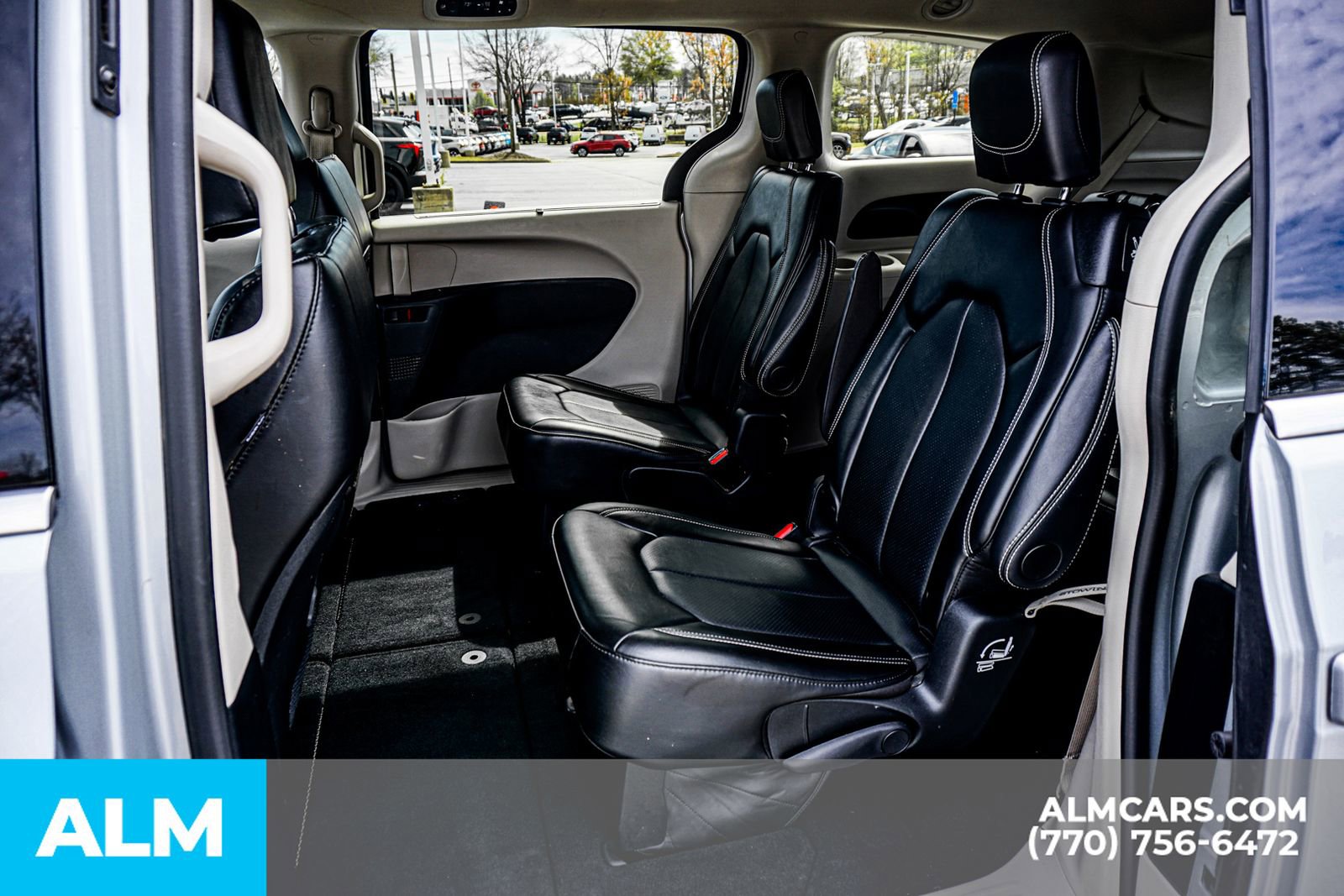 Used 2024 Chrysler Pacifica Touring-L image 23