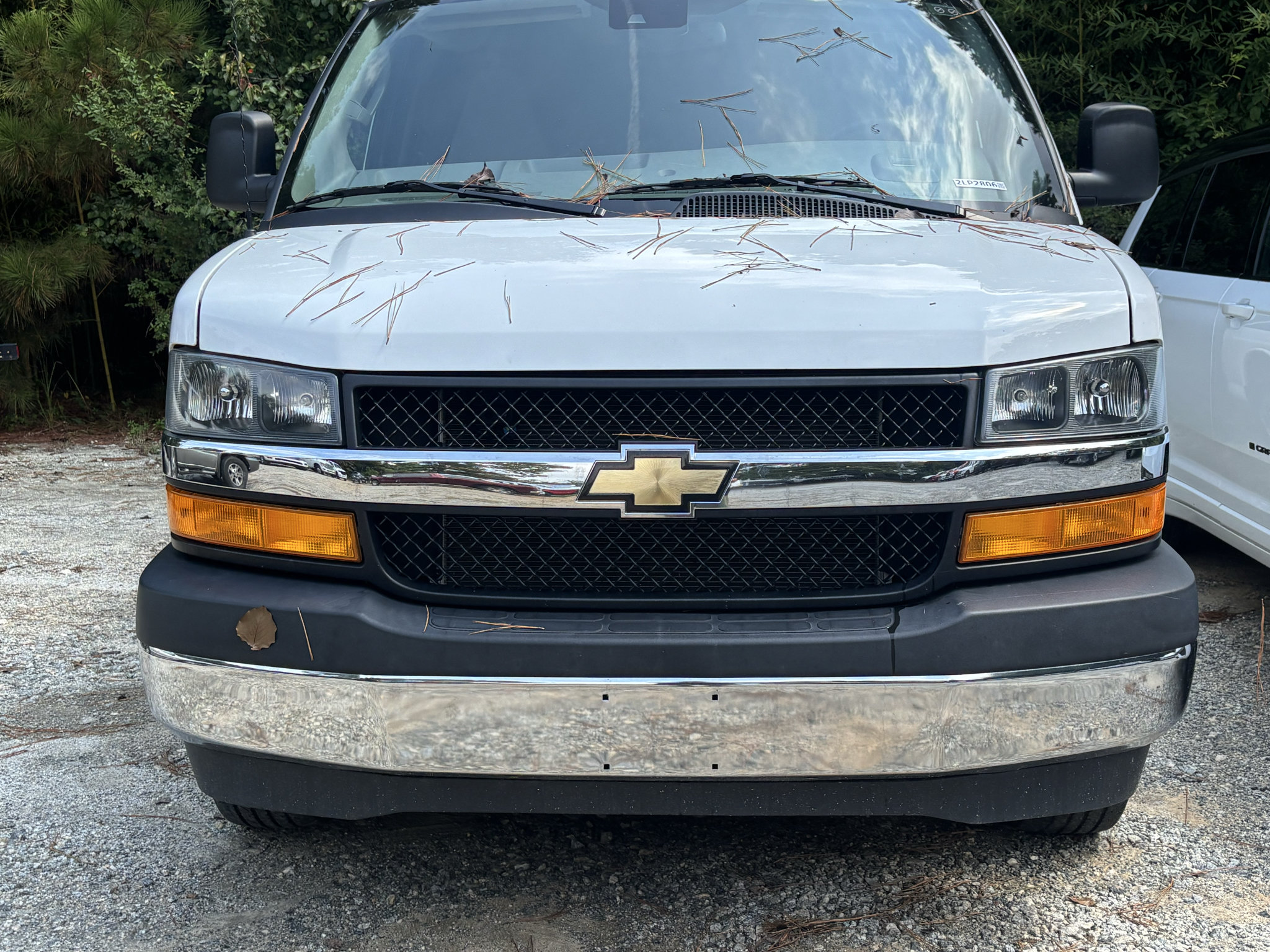 Used 2024 Chevrolet Express 3500 LT w/ LT Preferred Equipment Group RWD image 2