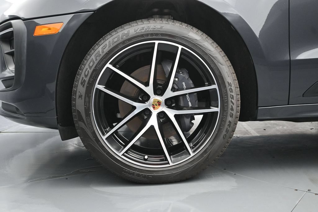Certified 2025 Porsche Macan AWD/4WD image 10