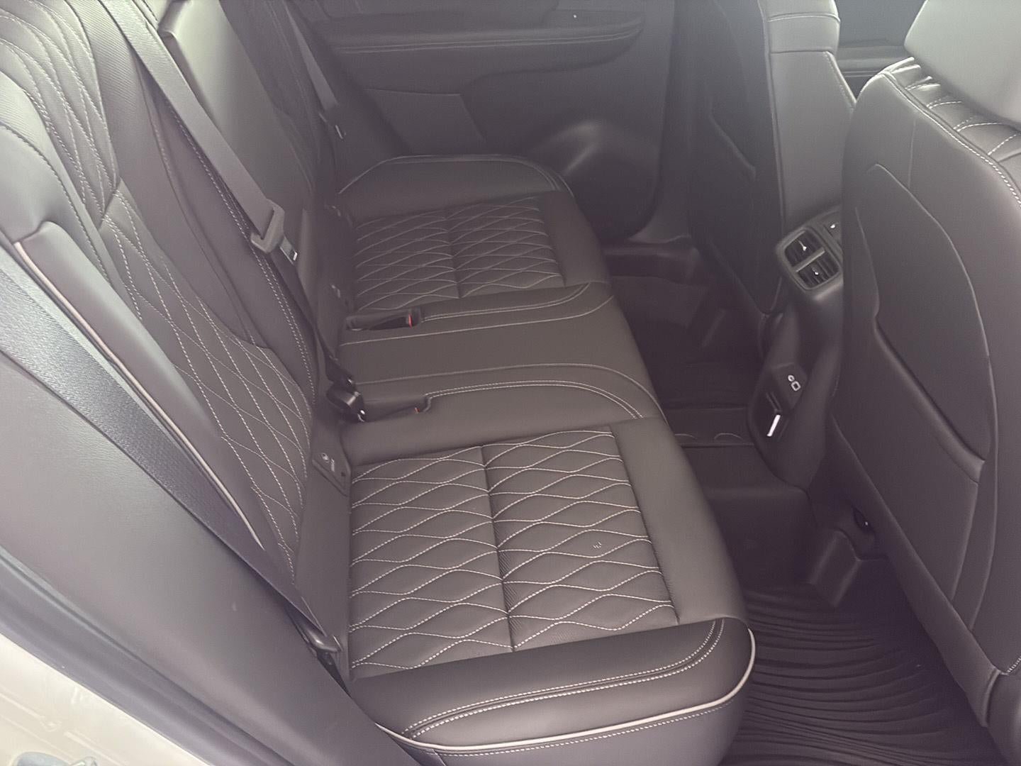 Used 2023 Buick Envision Avenir AWD/4WD image 10