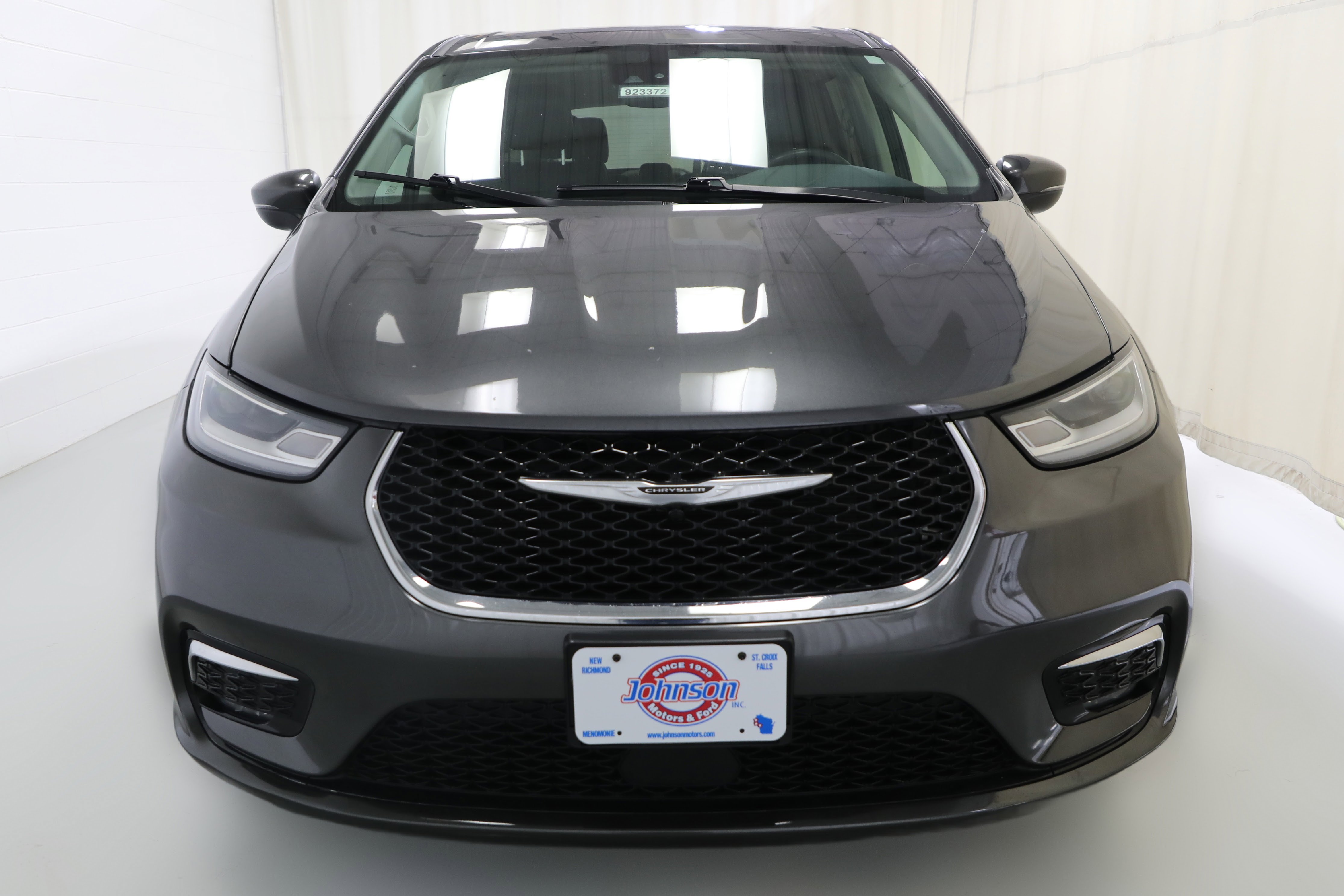 Used 2023 Chrysler Pacifica Touring-L image 16