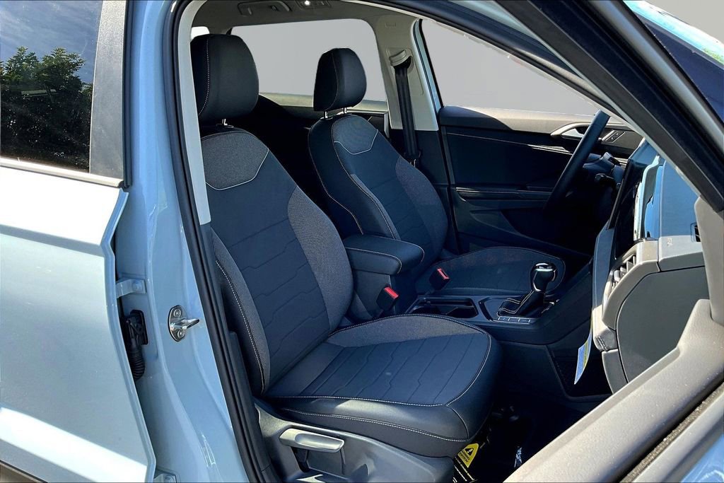 New 2026 Volkswagen Taos SE FWD image 30